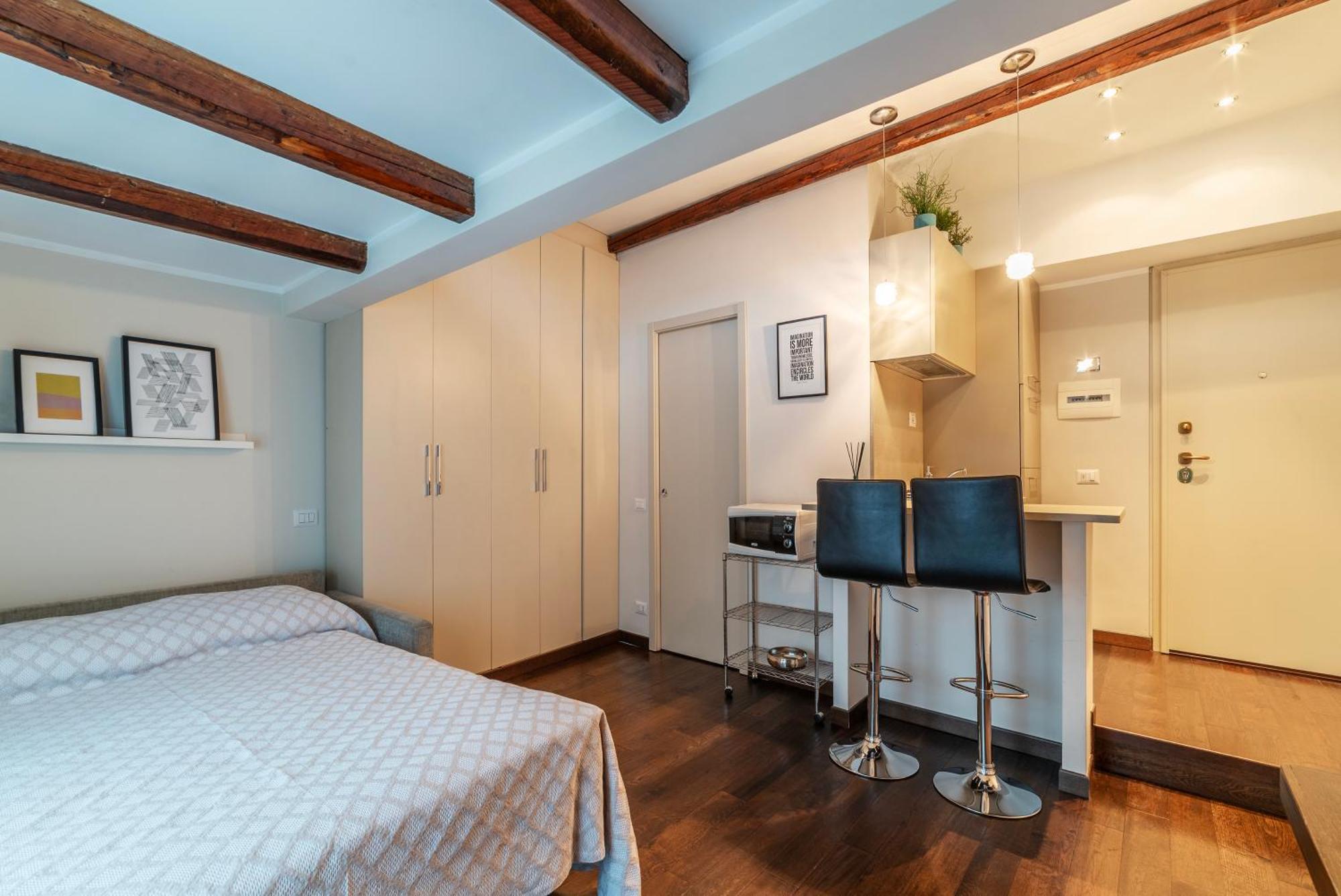 Lägenhet Ad Un Passo Da Piazza Di Pietra - Mini House