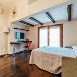Ad Un Passo Da Piazza Di Pietra - Mini House