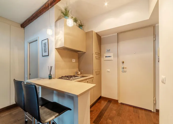 Ad Un Passo Da Piazza Di Pietra - Mini House